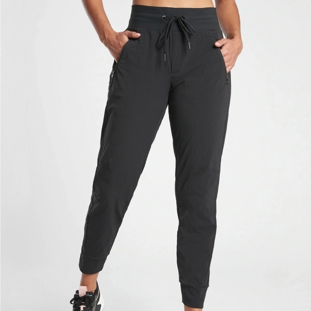 ATHLETA Trekkie North Jogger Pant Black Mid Rise Hiking Trail style 405726 Sz 2